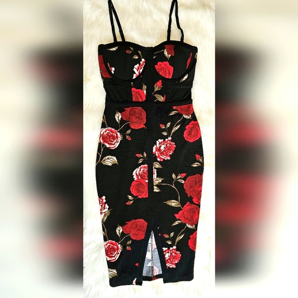 Private Invite Dresses & Skirts - NEW Private Invite BY Rue21 Bodycon Corset Black Roses Floral Front Split Dress